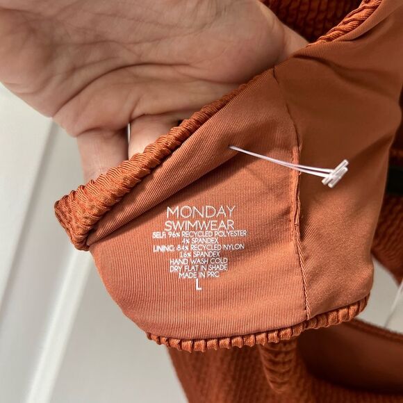 NWT MONDAY SWIM brown clay crinkle bikini Portugal Top - Picture 4 of 5